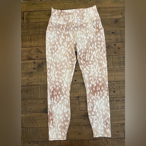 NWT Fabletics Oasis PureLuxe High-Waisted 7/8 Legging - Size Medium - Picture 2 of 4